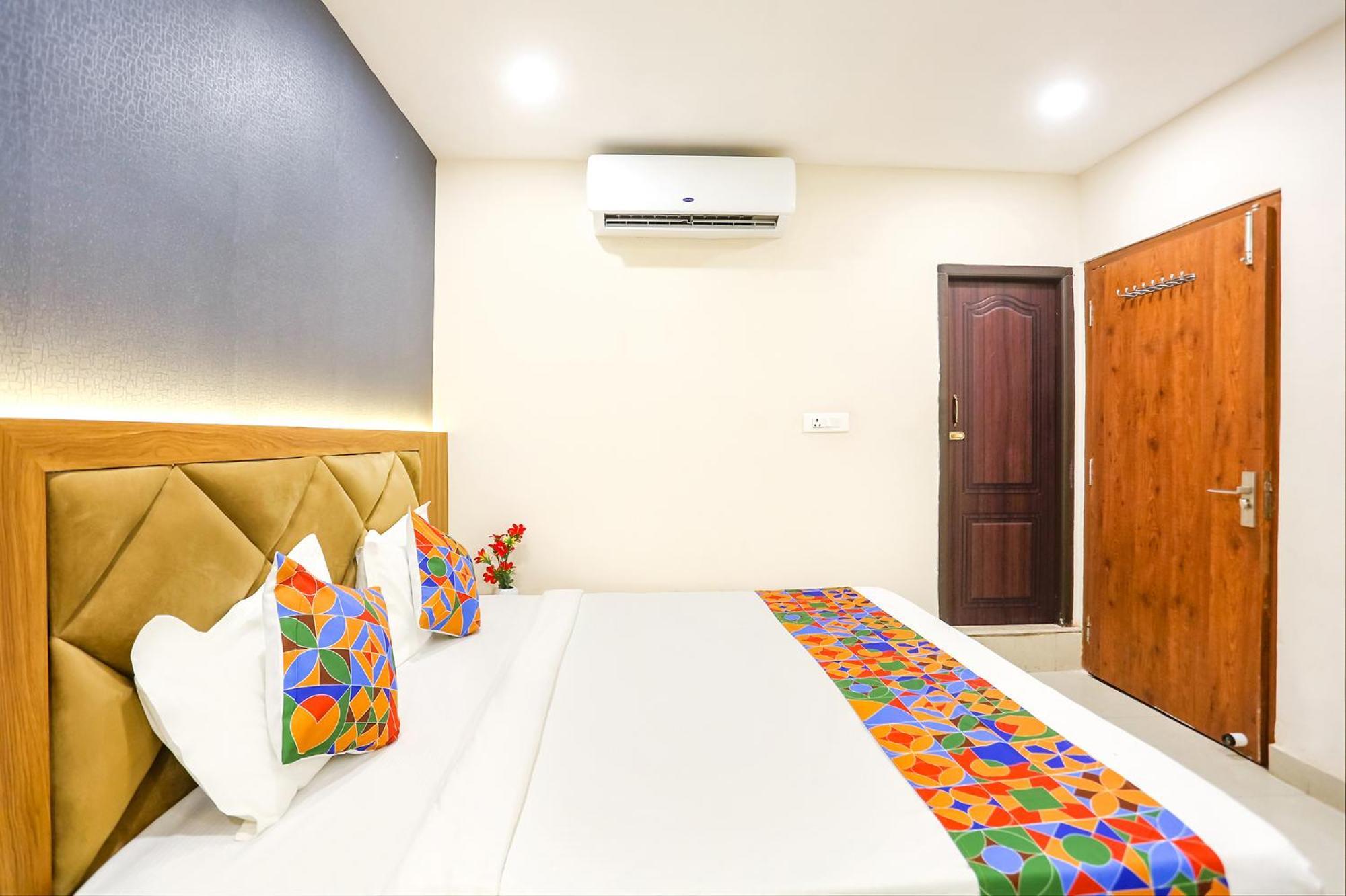 Fabhotel Hari Kunj 900 M From Kashi Vishwanath Temple Váránaszi Kültér fotó