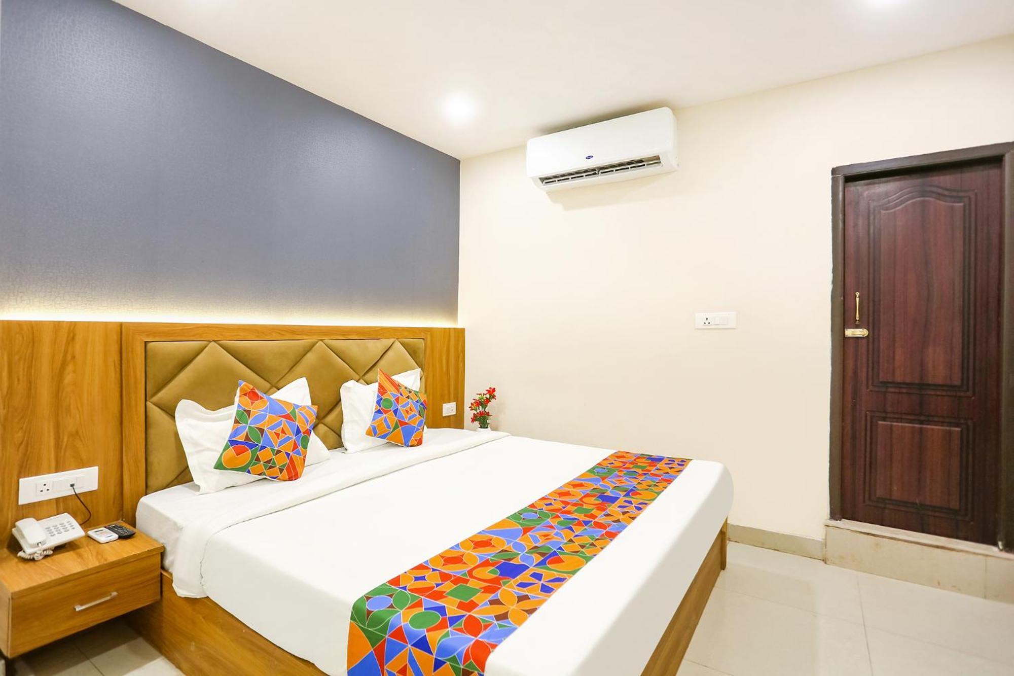 Fabhotel Hari Kunj 900 M From Kashi Vishwanath Temple Váránaszi Kültér fotó