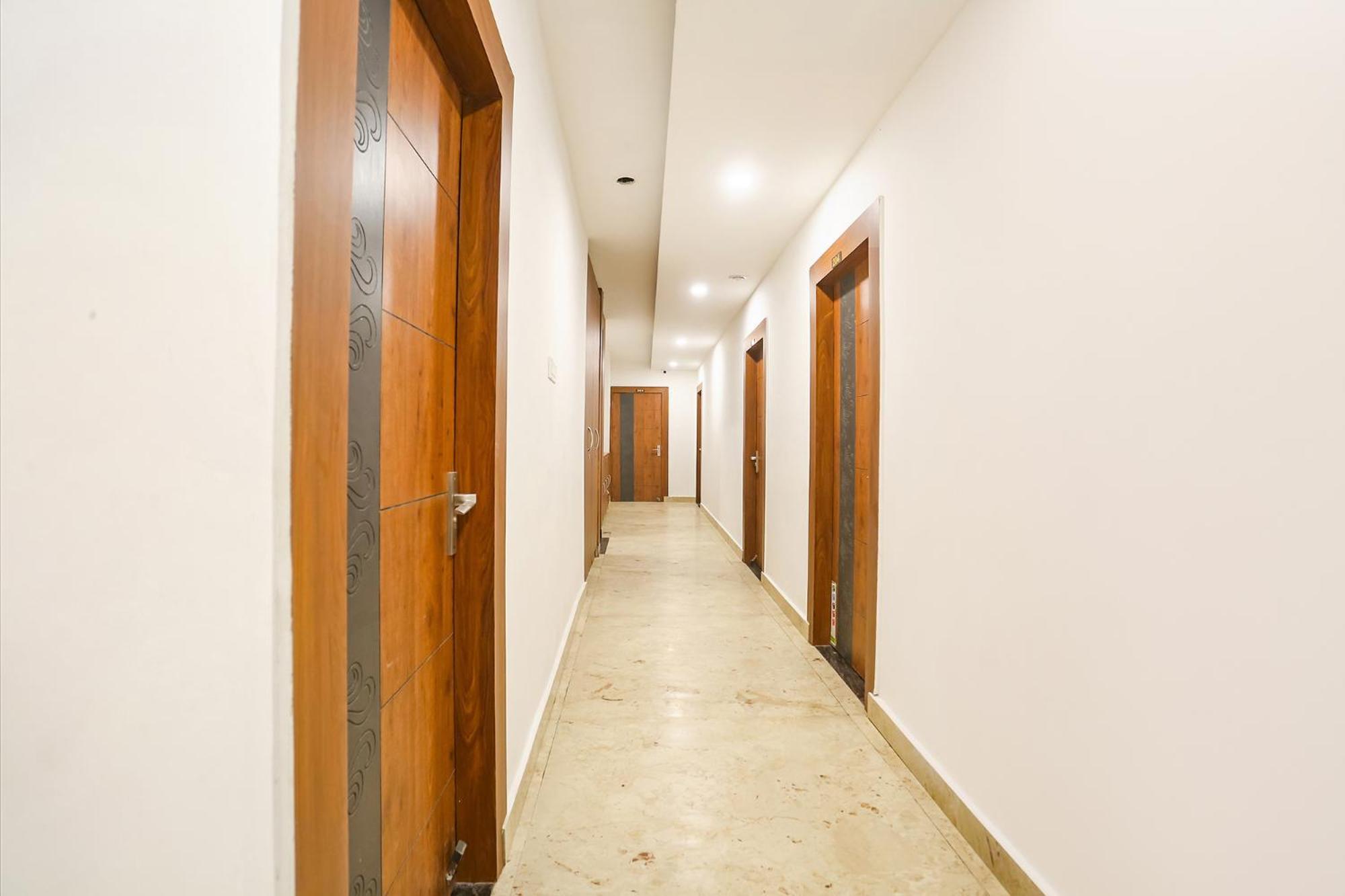 Fabhotel Hari Kunj 900 M From Kashi Vishwanath Temple Váránaszi Kültér fotó
